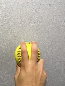 【ソフトボール】ウインドミル投法-ストレートの握り方-ツーーシームその２