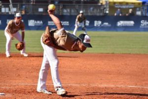 【ソフトボール】 ピッチャーの投球規定(ルール)を解説