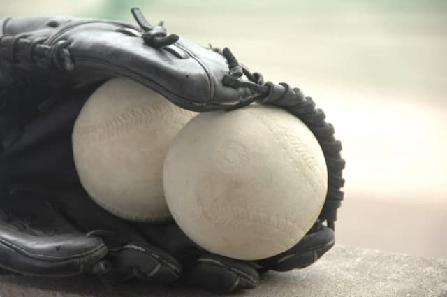 【保存版】ソフトボールと野球の違いは？ルール・用具など解説_ボール