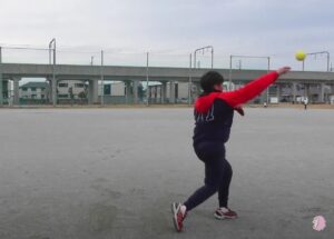 【ソフトボール】ピッチャーの守備 バント処理のコツを紹介